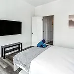 3 Bedroom Family Apartment In Hells Kitchen