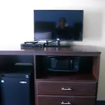 Days Inn & Suites By Wyndham Ozone Park/Jfk Airport