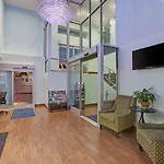 Days Inn & Suites By Wyndham Ozone Park/Jfk Airport
