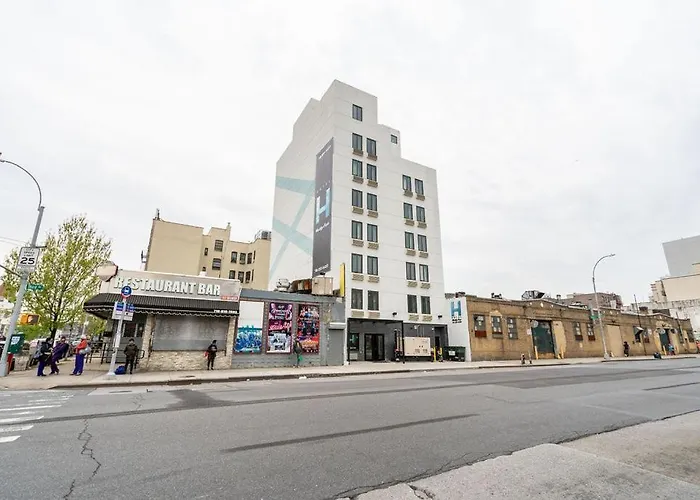 Hotel Ninety Five Fordham / St. Barnabas Hospital