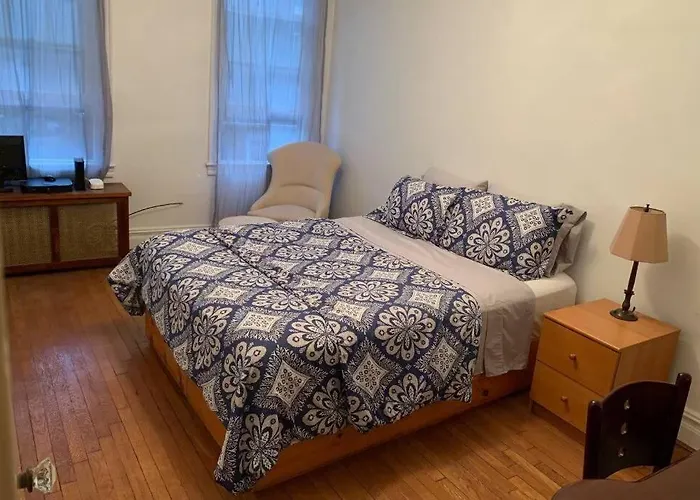 Cozy 2 Bedroom Apartment In Queens