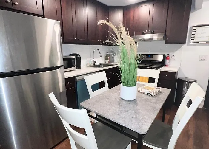 Cozy 1 Bedroom With Outdoor Patio Space
