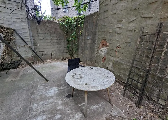 Williamsburg Private Room With Garden