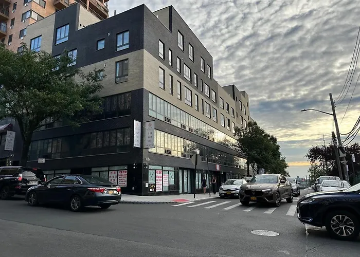 Regal Inn & Suites New York Laguardia Hotel