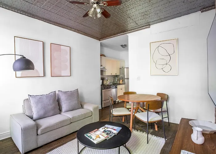 Sophisticated 2Bd Apartment On Barrow Street, Greenwich Village