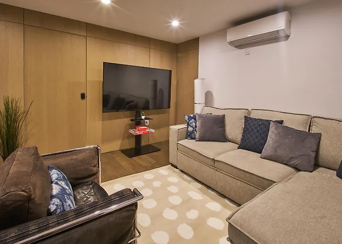 Modern 2 Bedroom Retreat In Downtown Manhattan