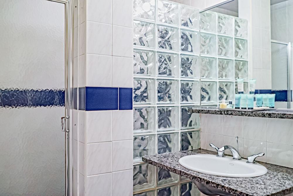 Chelsea Pines Hotel 3*