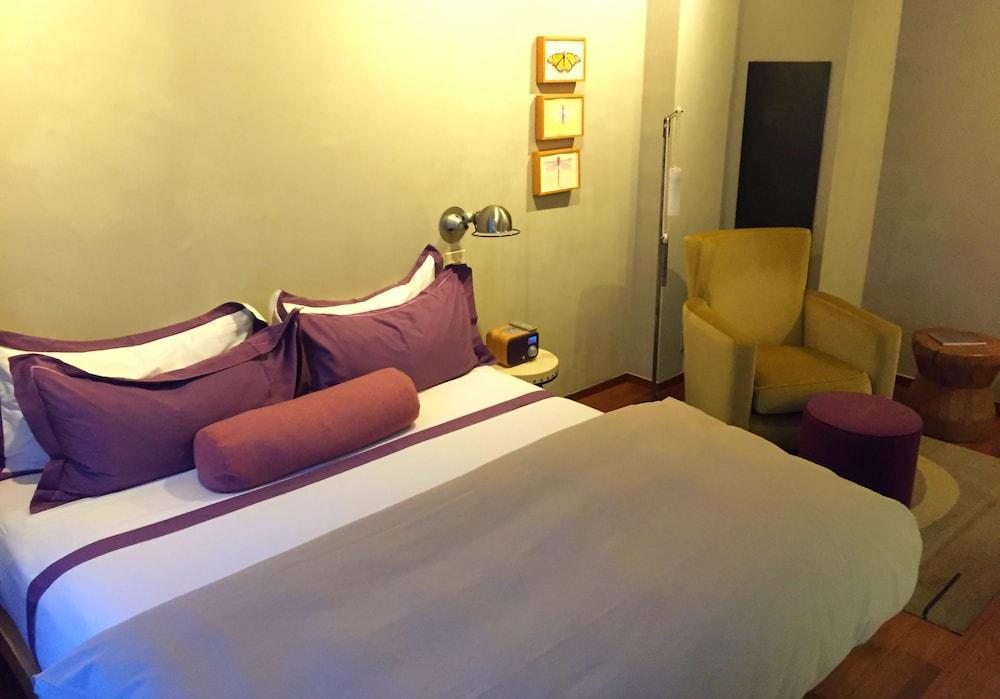 Chambers Powered By Sonder 4*