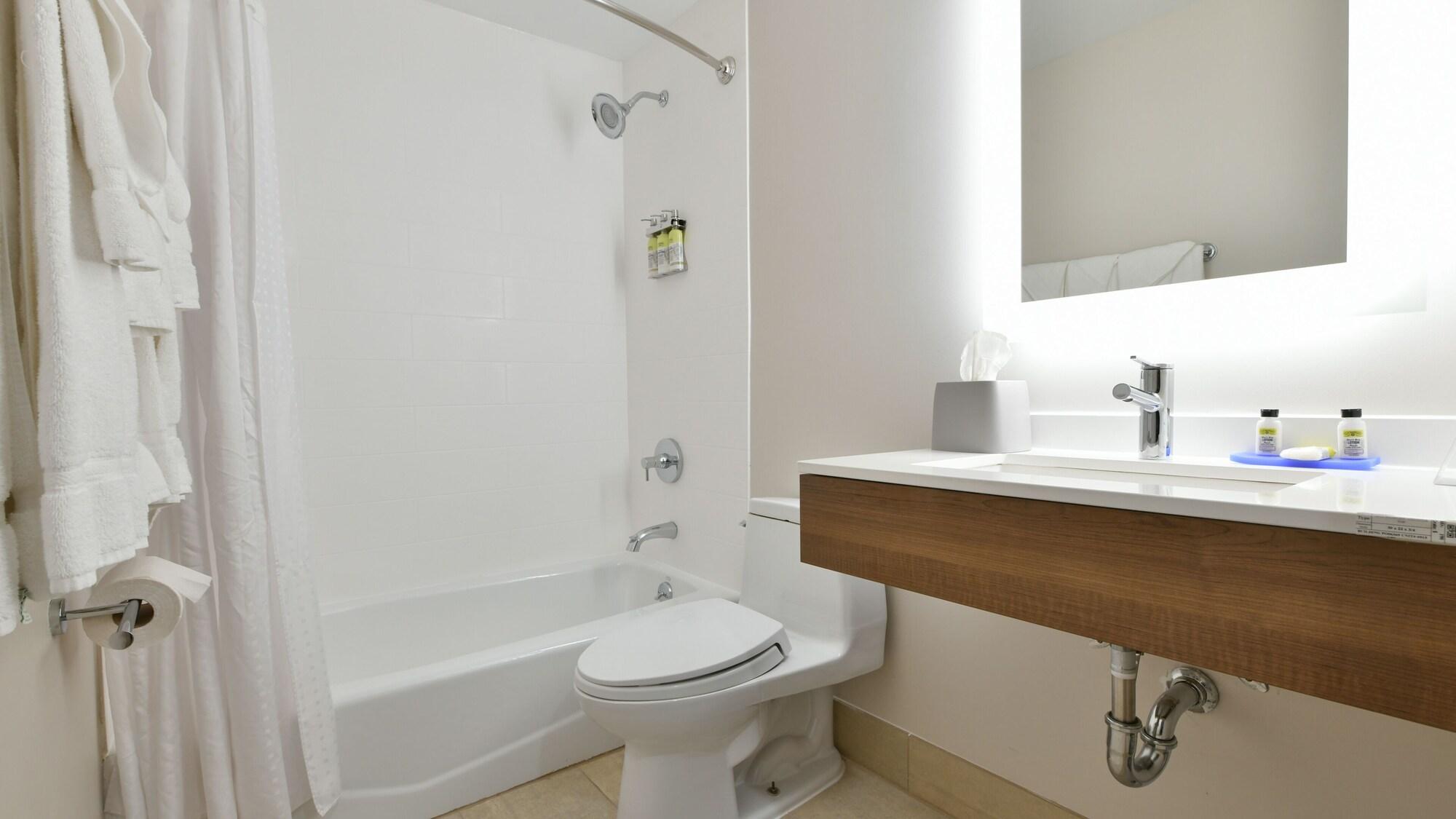 Holiday Express Staten Island West Hotel 3*