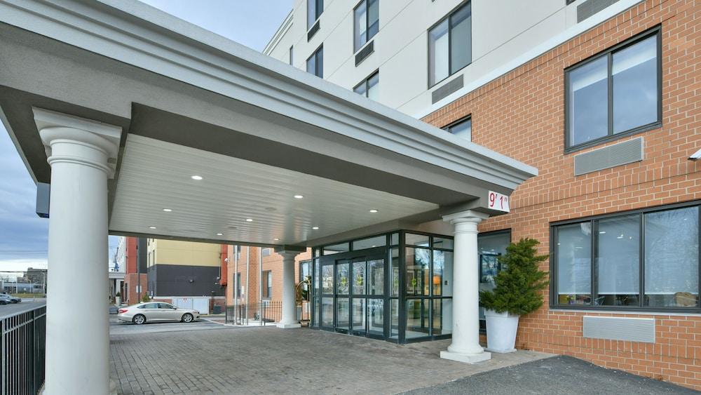 Hotel Holiday Express Staten Island West