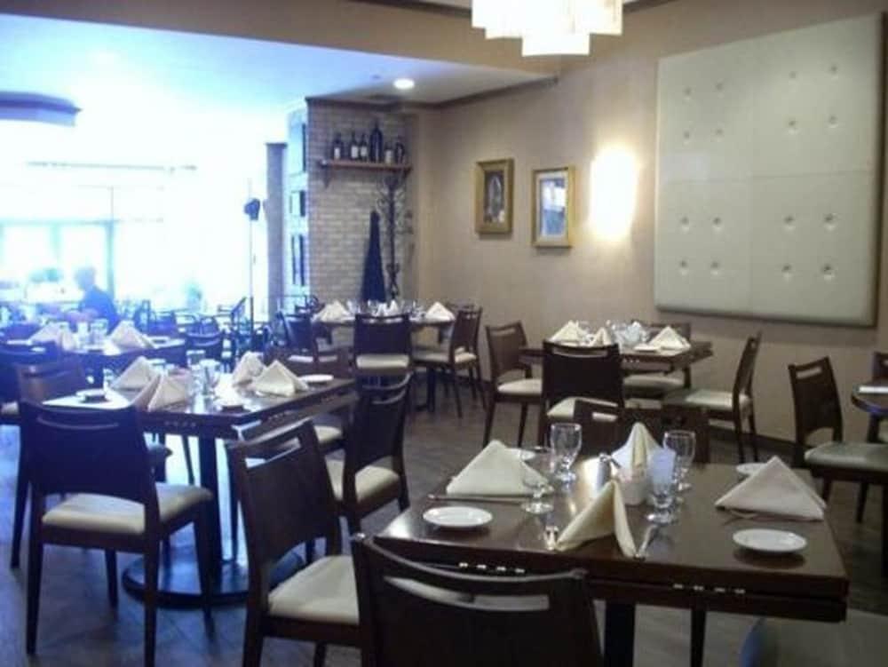 Marco Laguardia & Hotel 3*