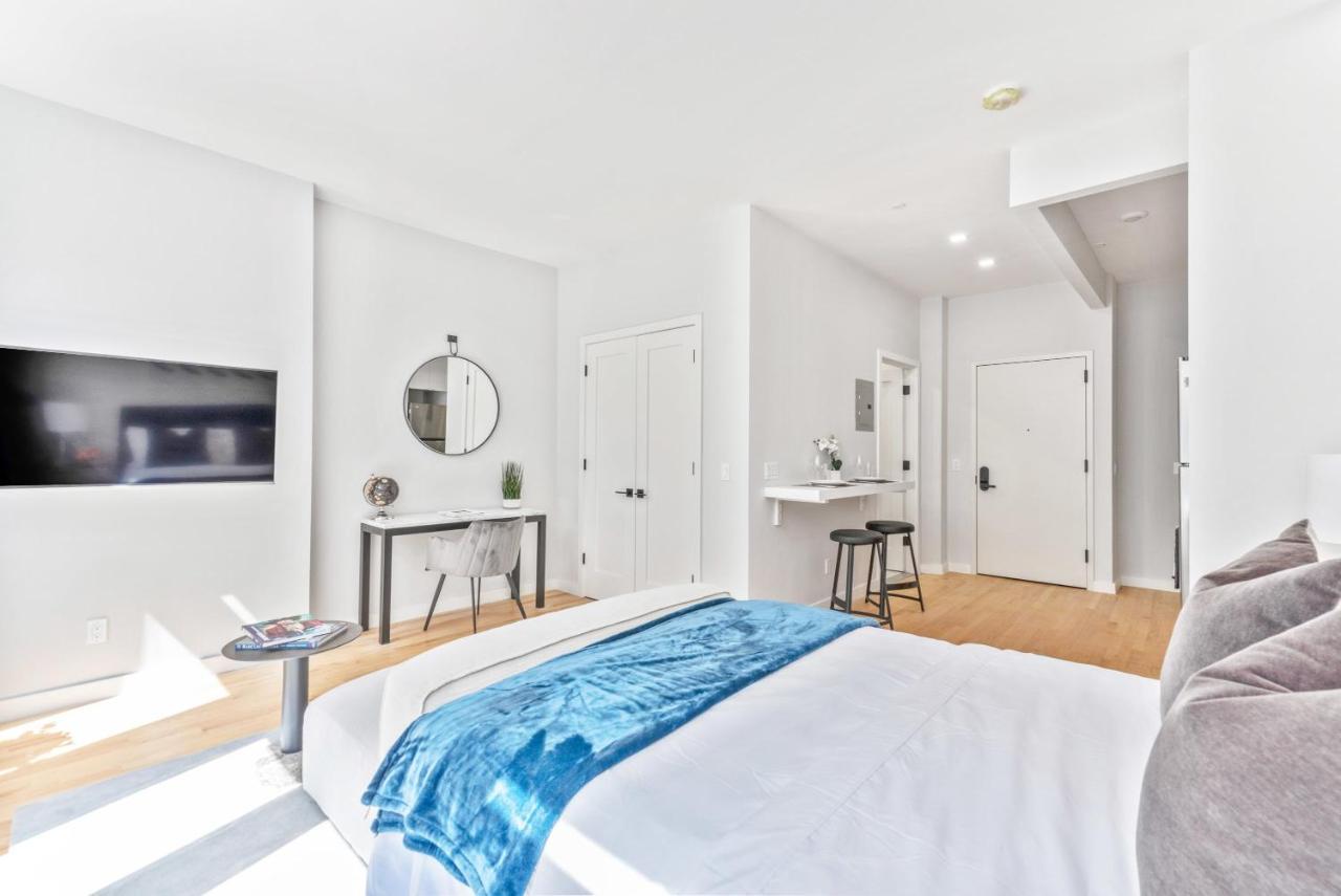 Ferienhaus Maison Bella - Modern Studio W Charming Juliet Balcony New York