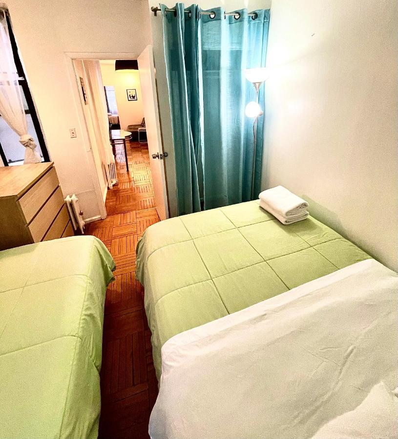 Stunning Two Bed Apt Hells Kitchen Apartment *