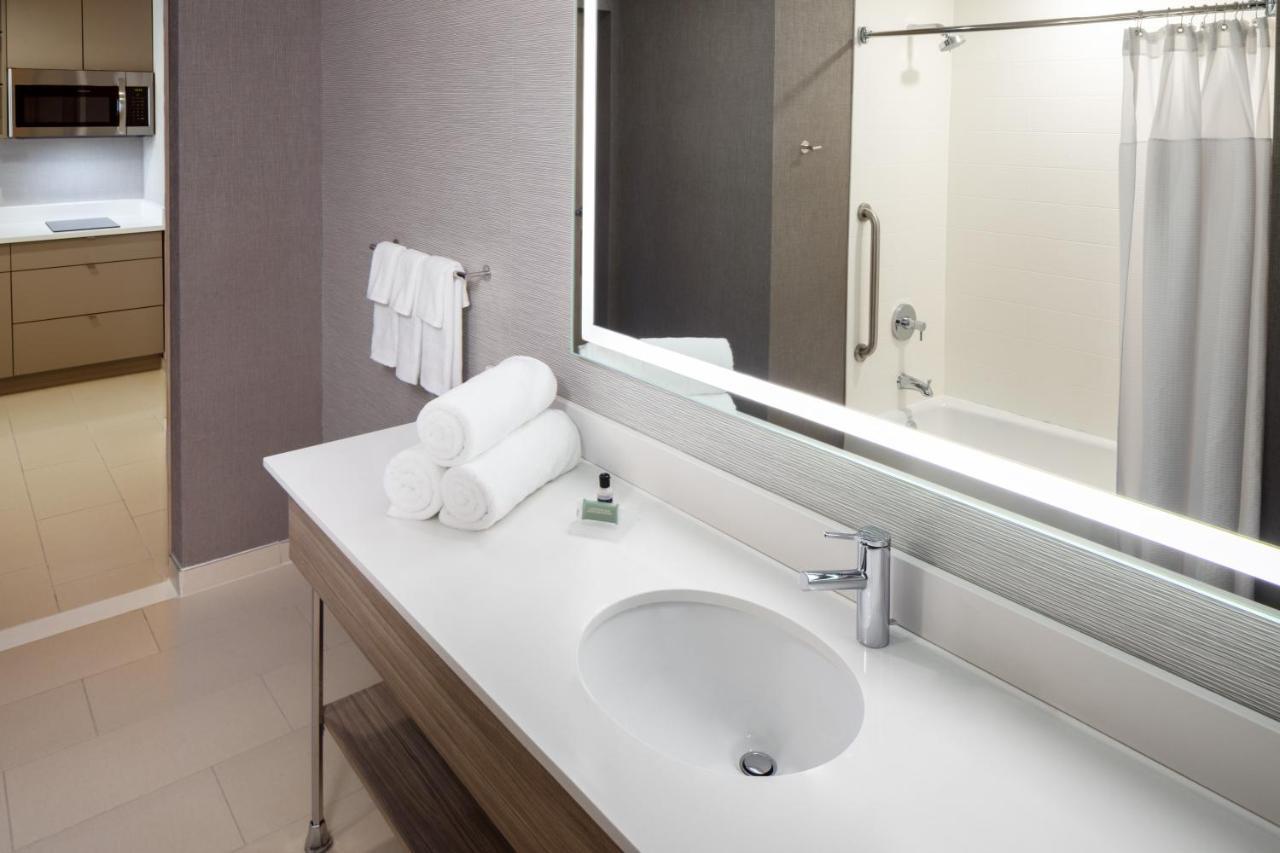 Hotel Springhill By Marriott Jfk Airport Jamaica