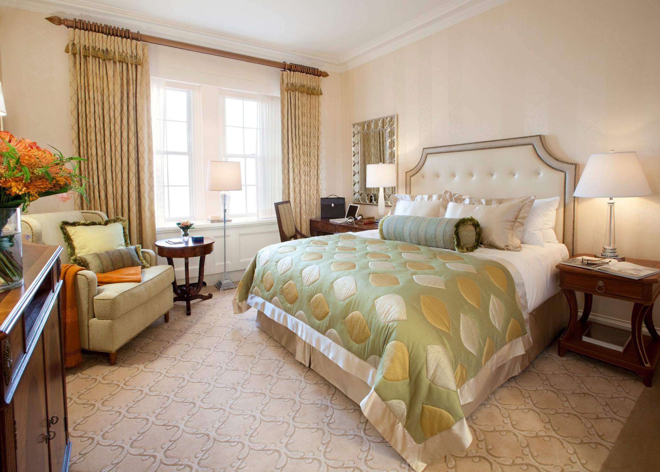 Hotel The Pierre, A Taj Hotel,
