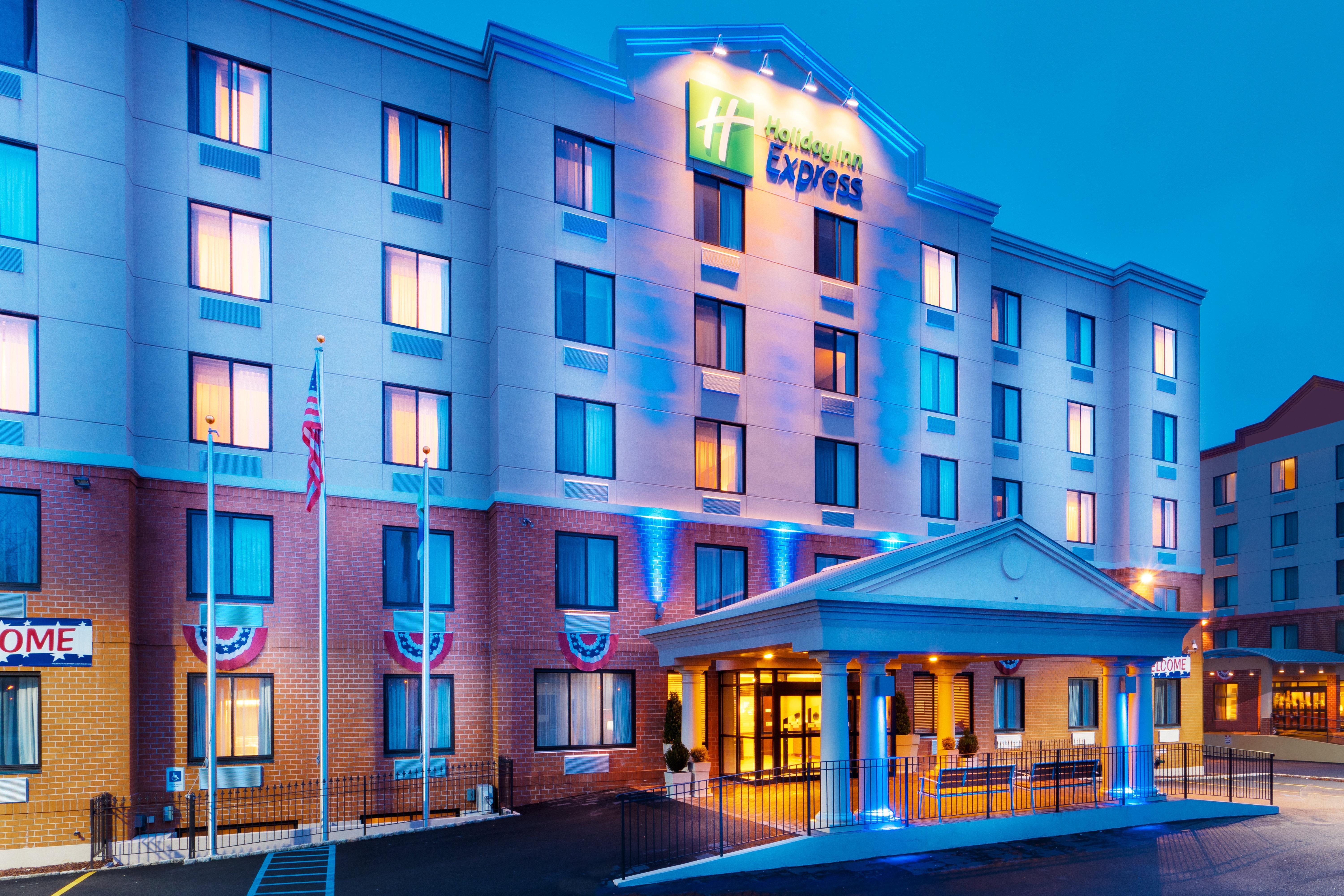 Holiday Express Staten Island West 3*