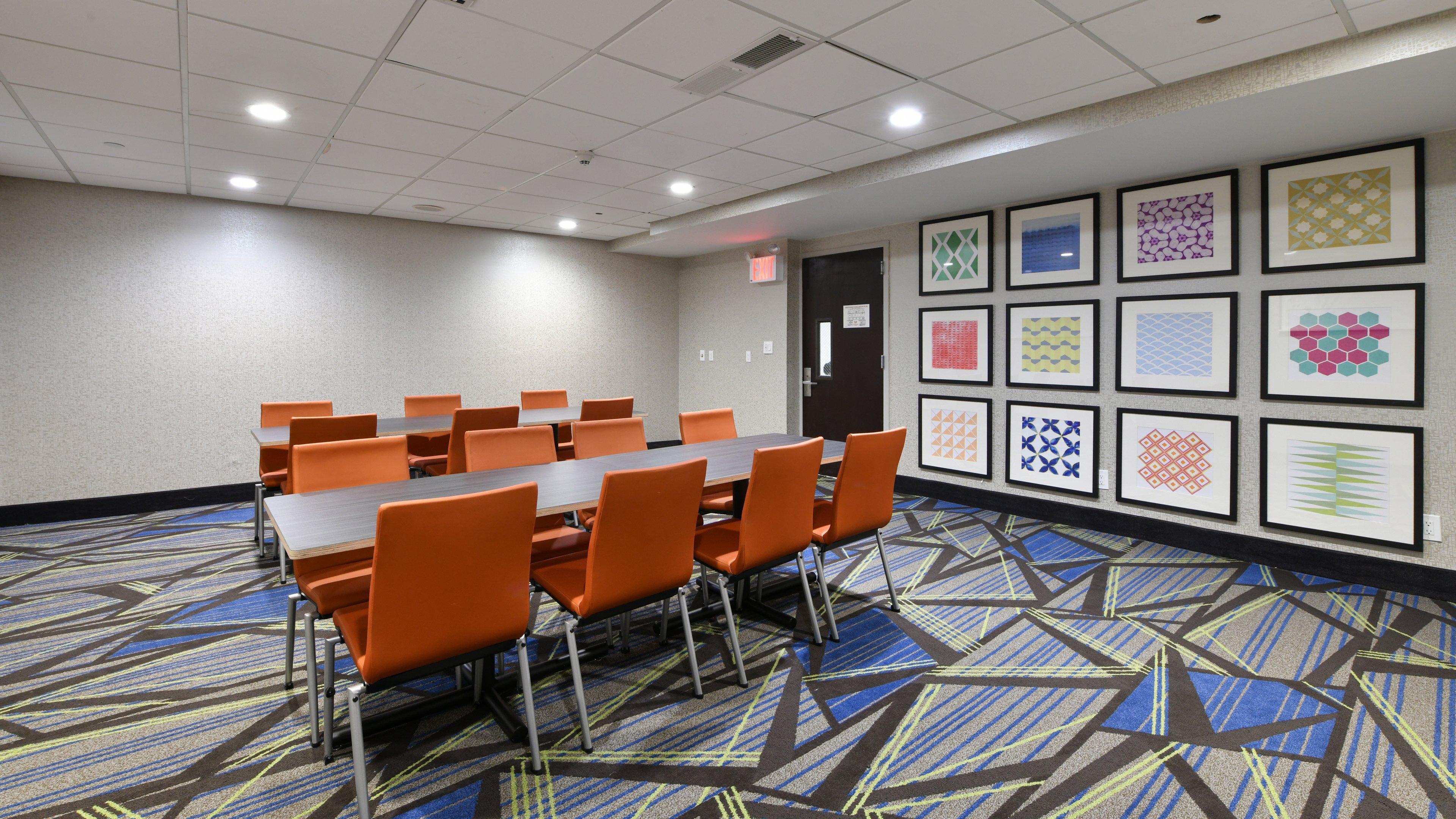 Holiday Express Staten Island West Hotel 3*