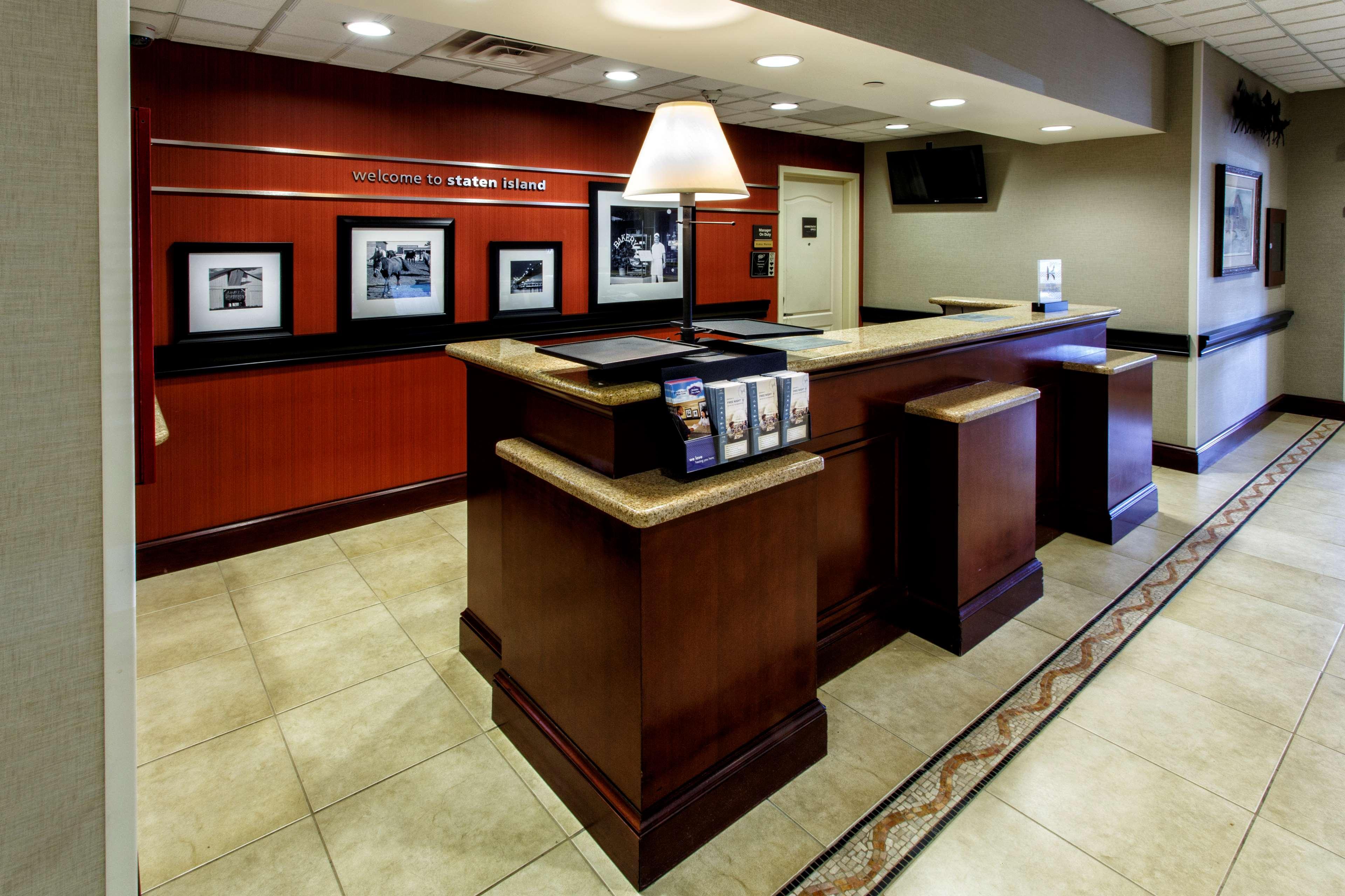 Hotel Hampton & Staten Island 3*