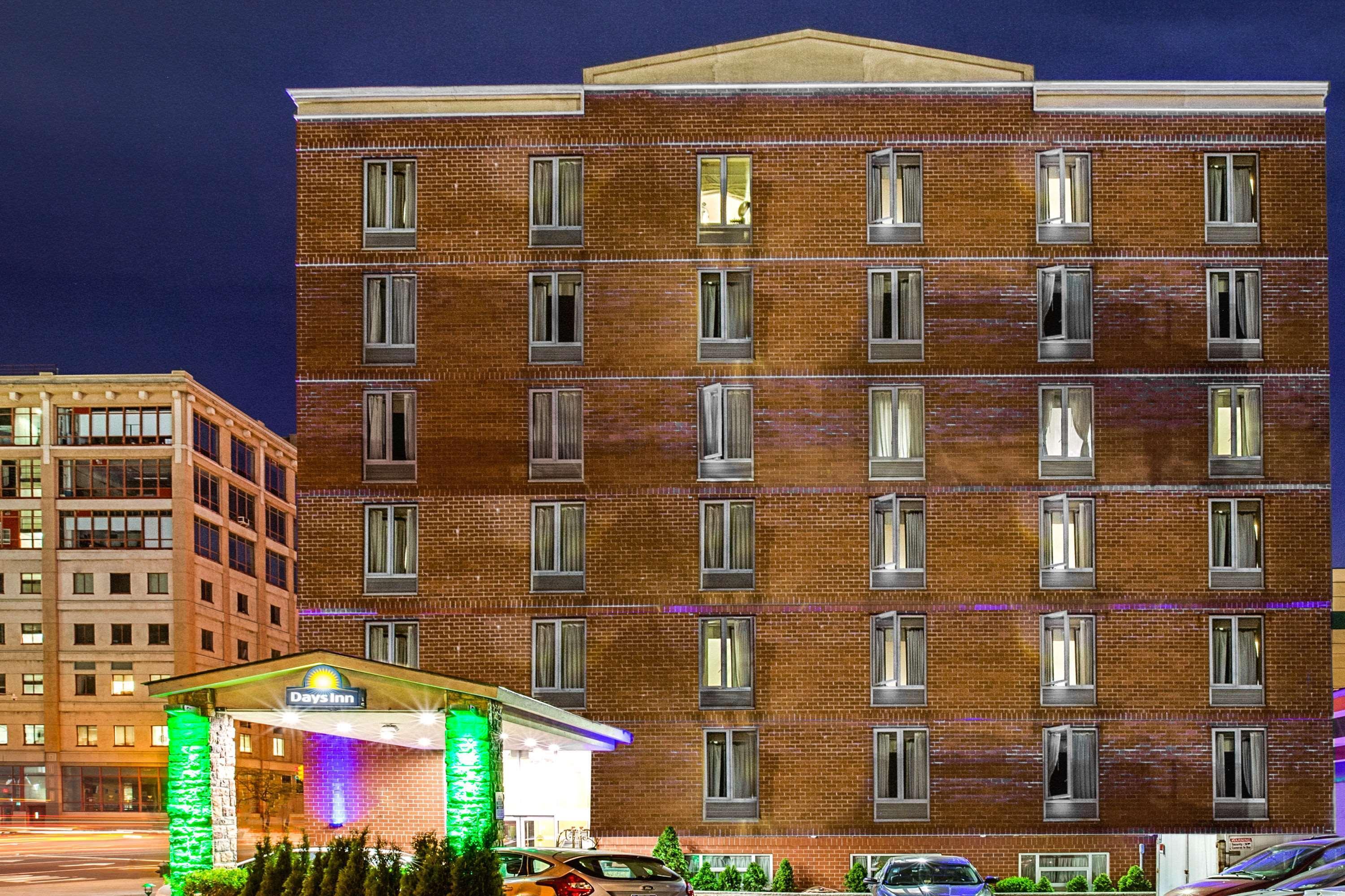 Hotel Days By Wyndham Long Island