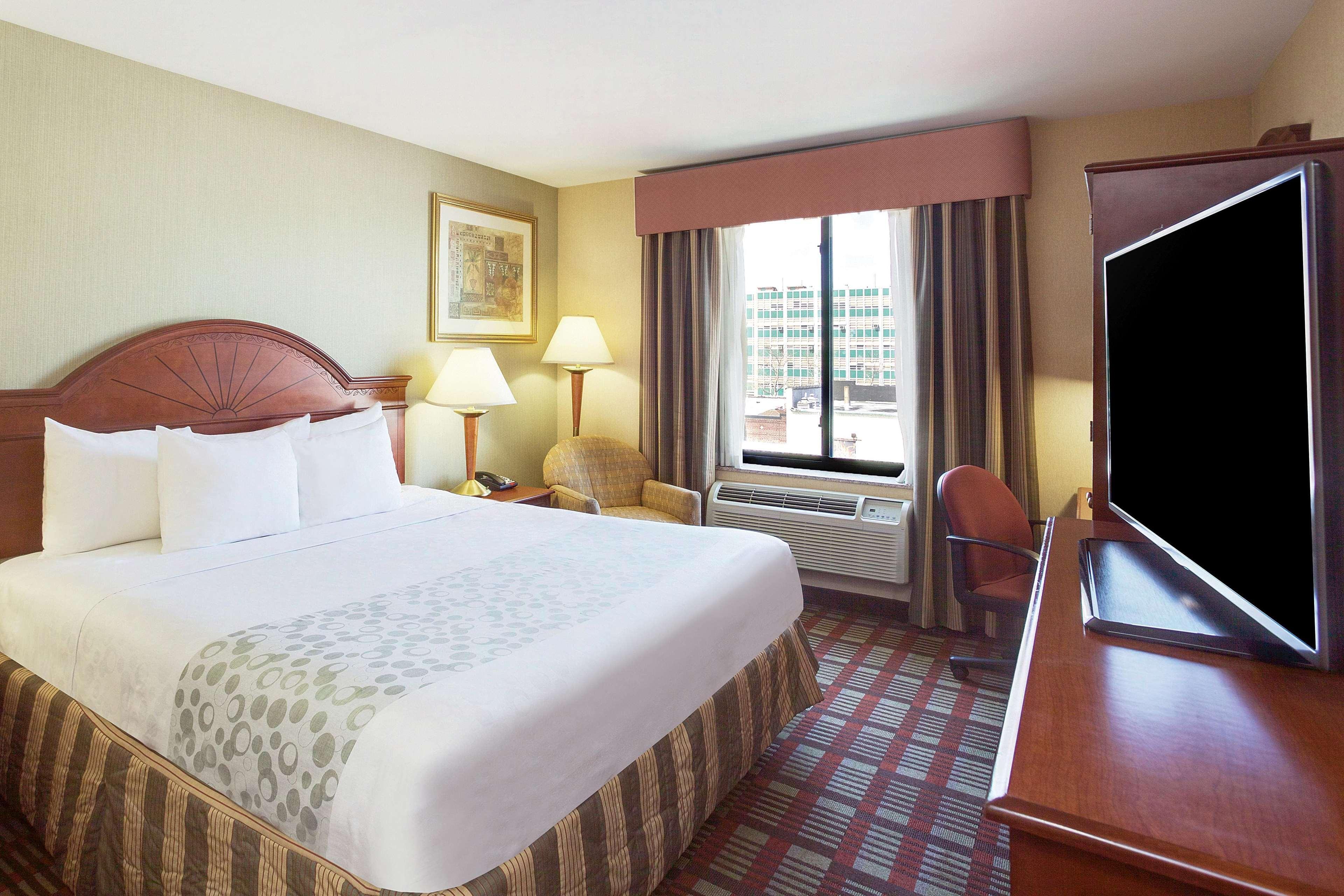 La Quinta By Wyndham Queens