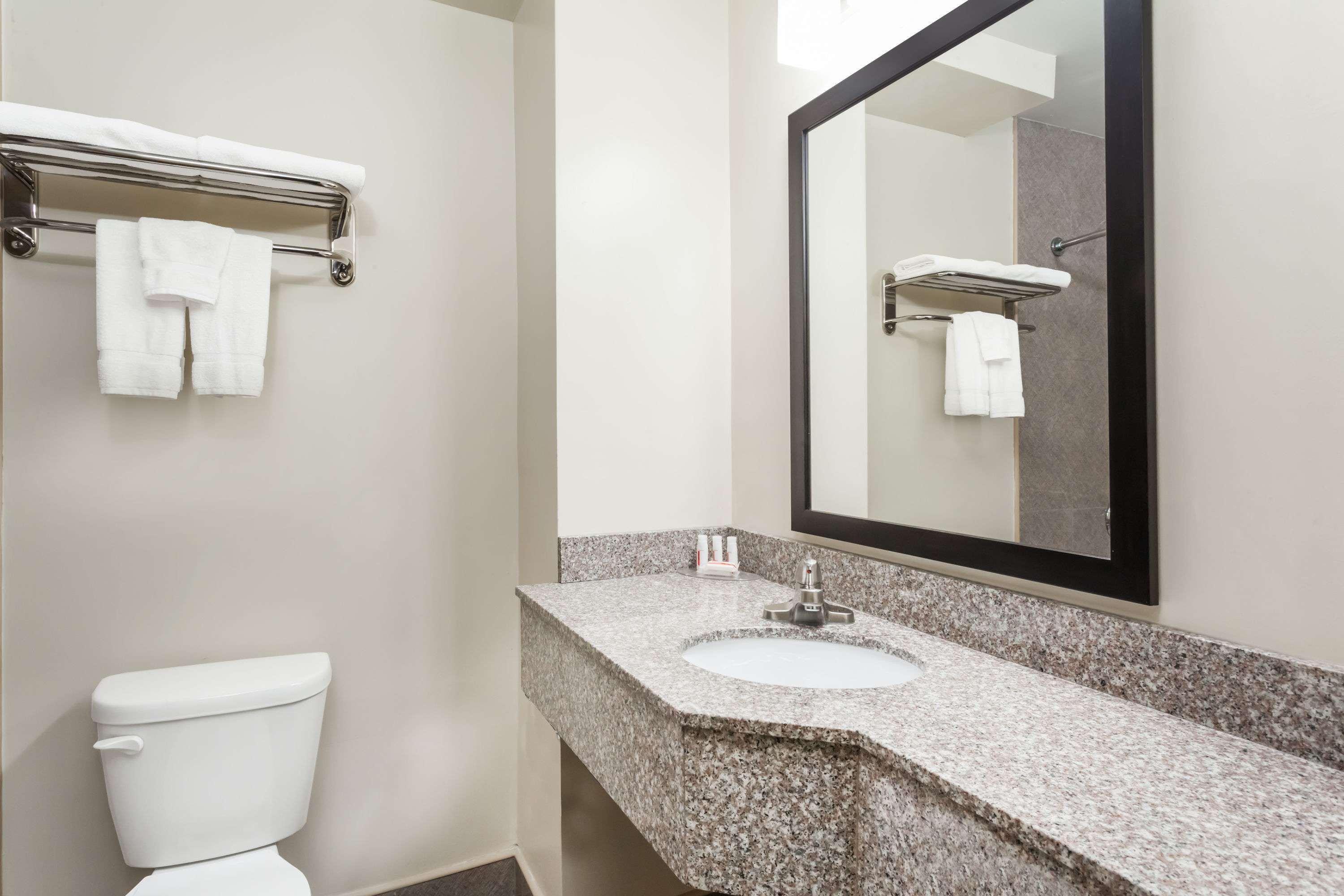 Hotel Days & By Wyndham Jamaica Jfk Airport 2*