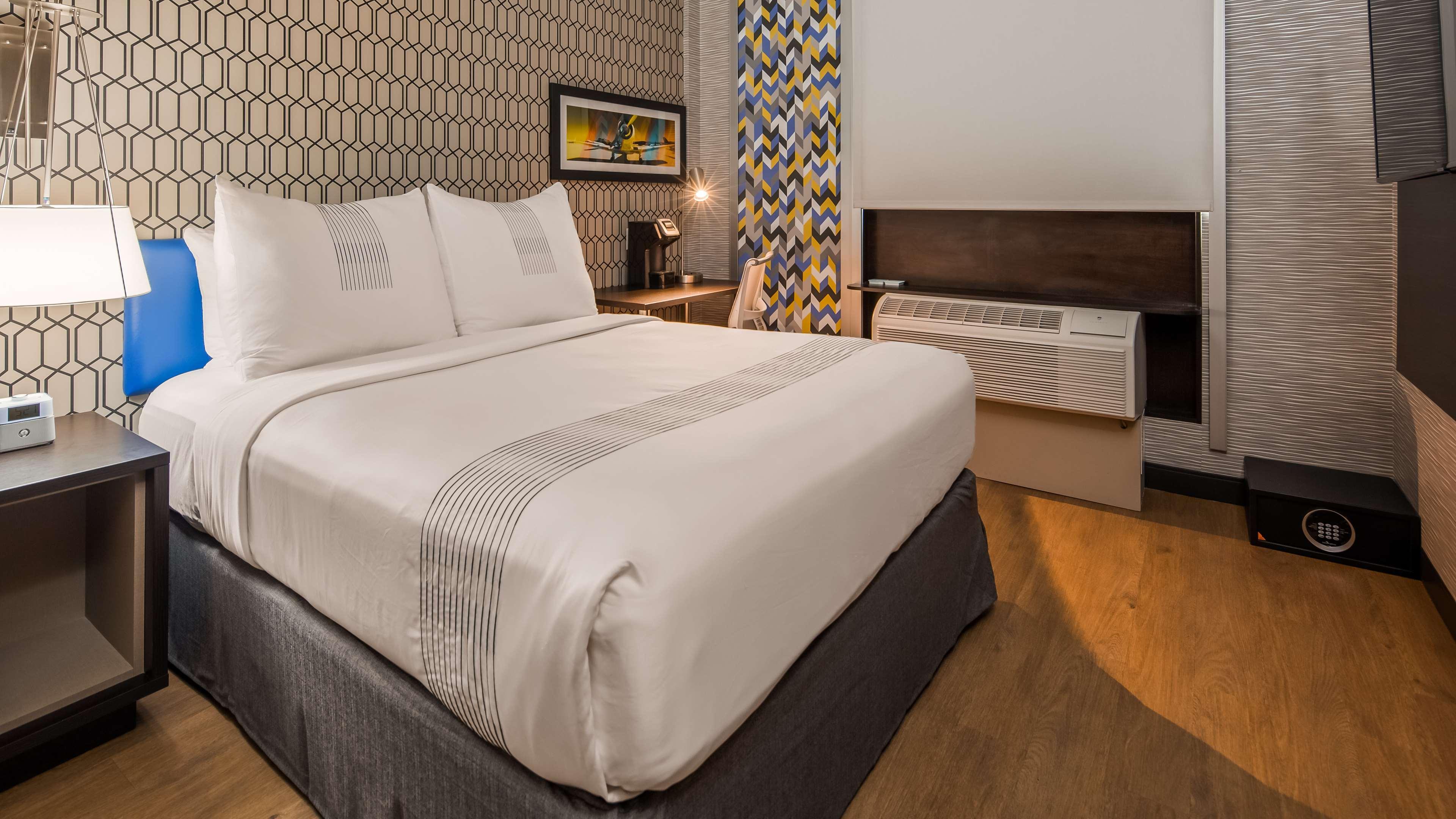 Glō Western Brooklyn Nyc Hotel