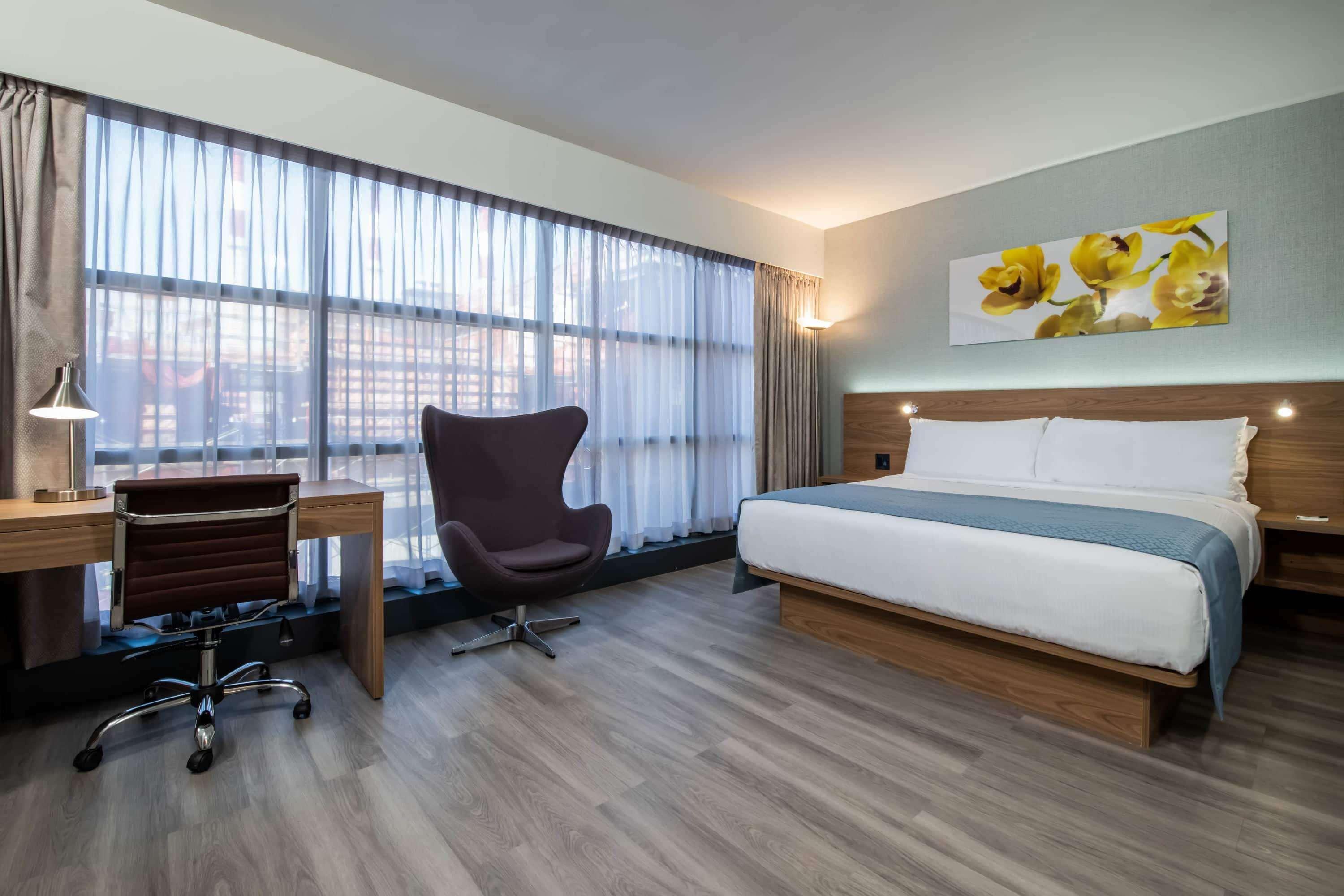 Wingate By Wyndham Long Island Hotel