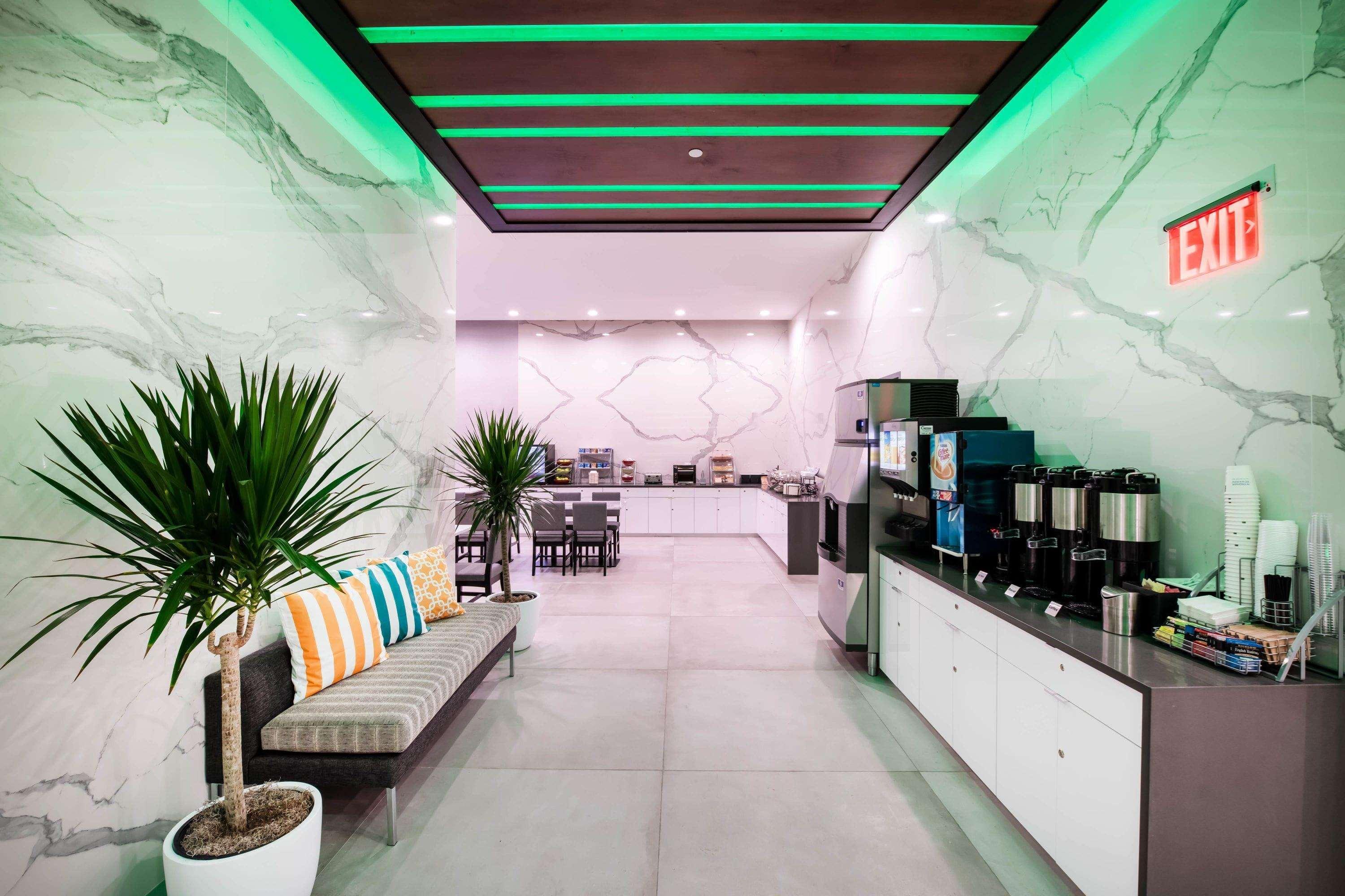 Wingate By Wyndham Long Island Hotel 3*