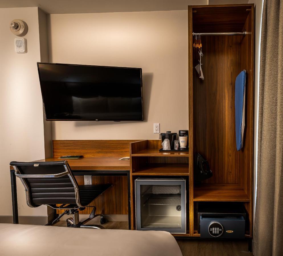 La Quinta By Wyndham Time Square South