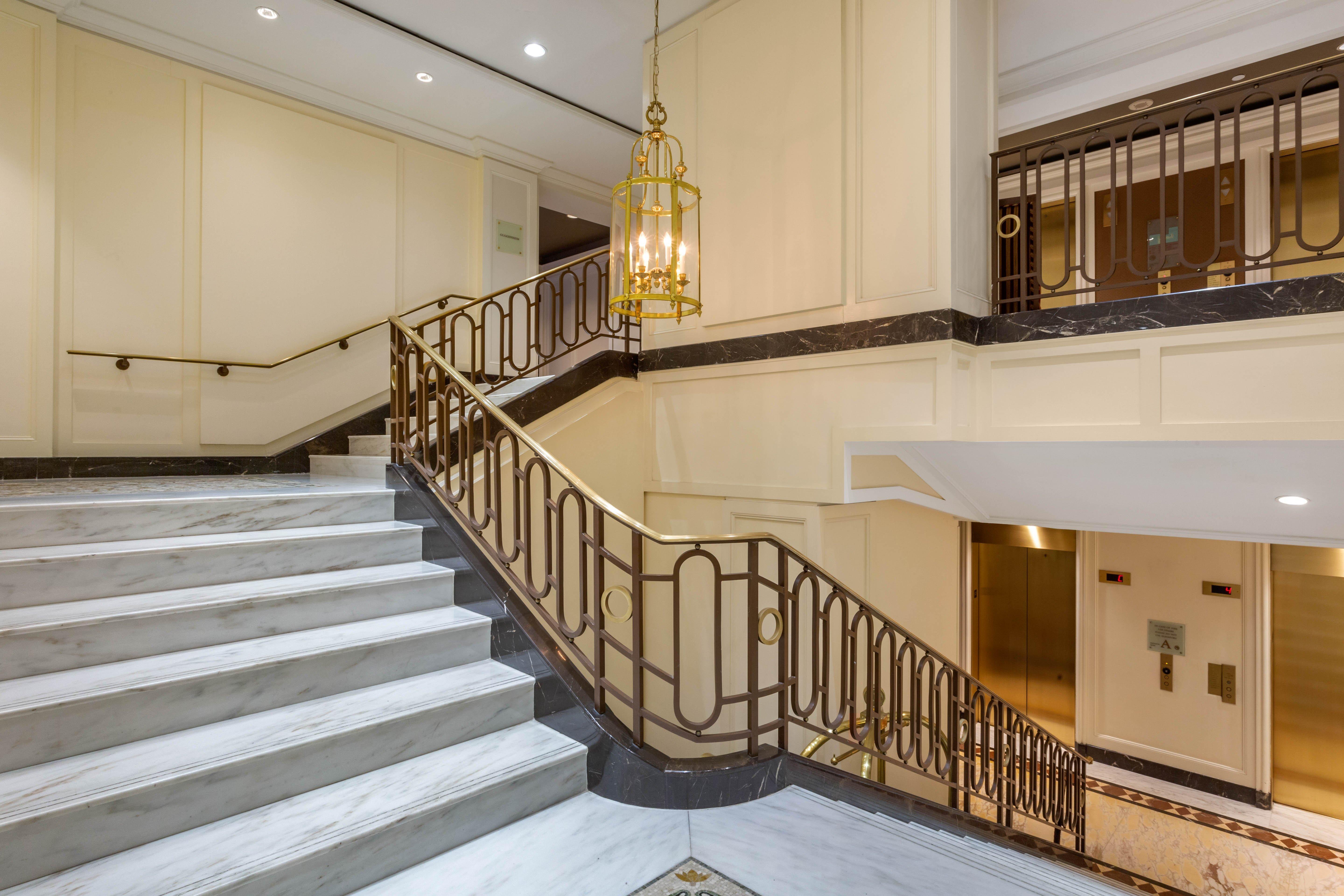 Omni Berkshire Place 4*
