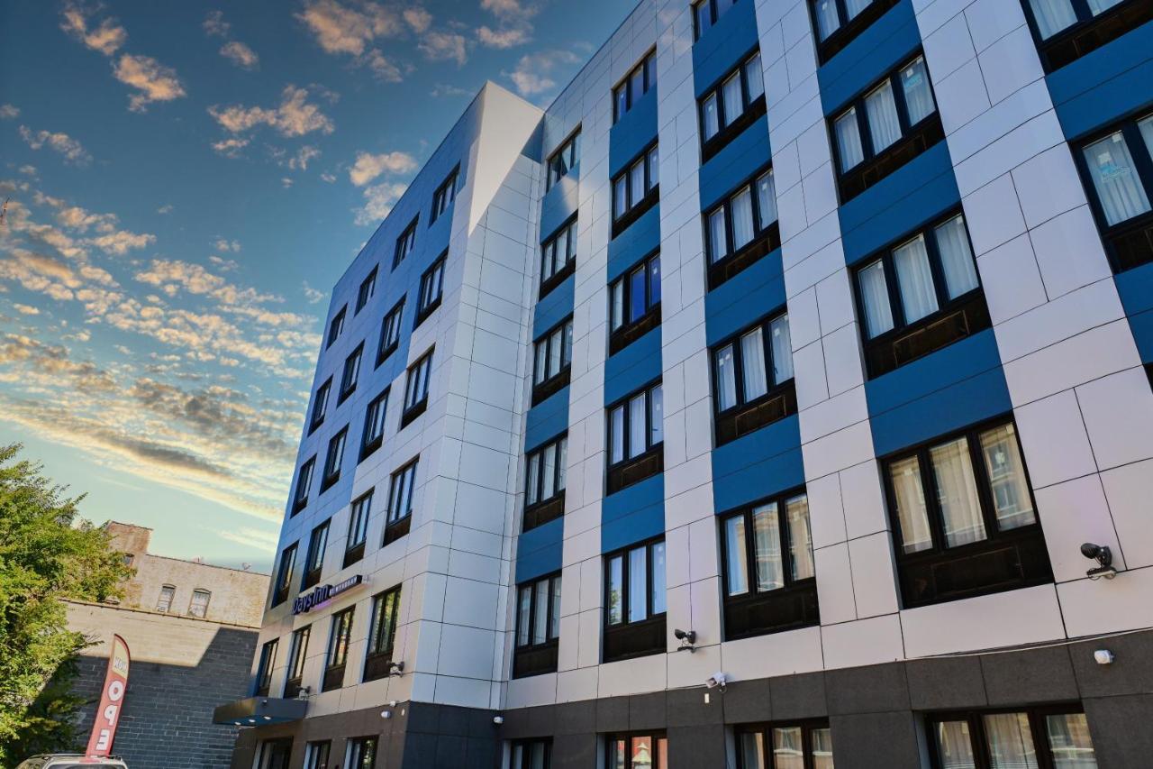 Hotel Days By Wyndham Bronx Nyc New York