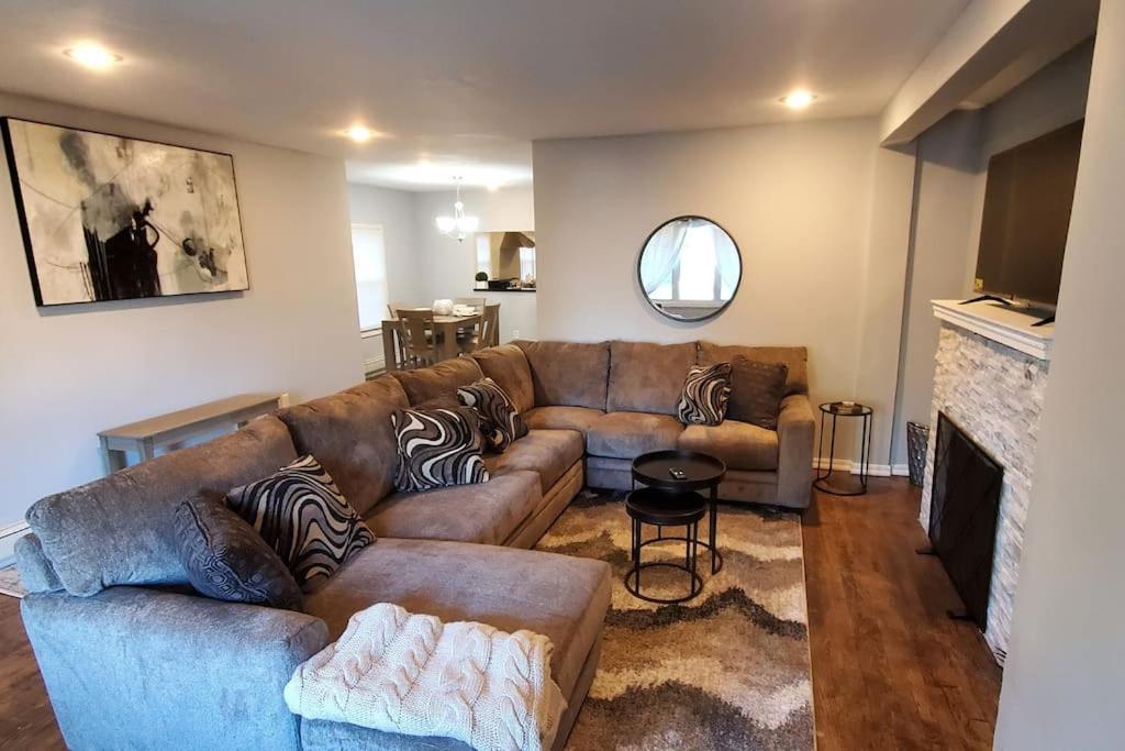 Quiet 3 Bedroom In Private * New York