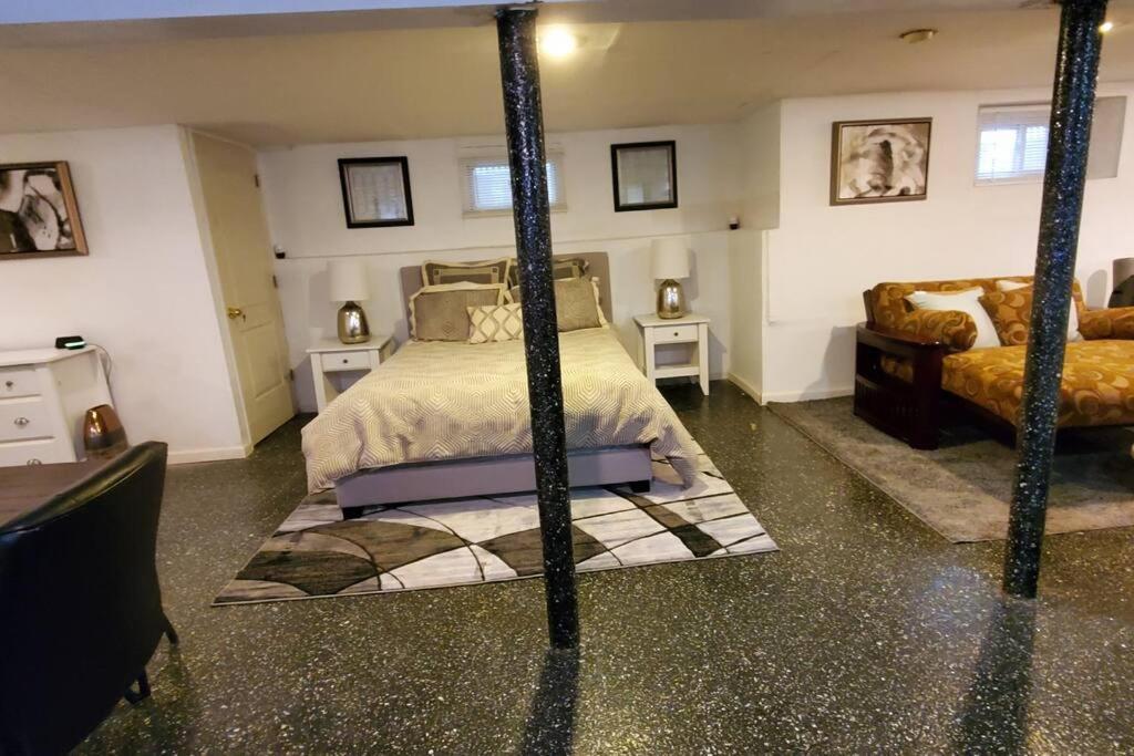 Cozy Studio; Lower Level Unit New York