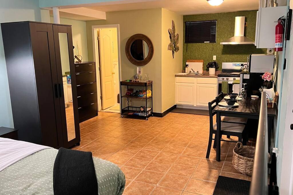 Tropical Oasis-private Studio-near Jfk Apartment