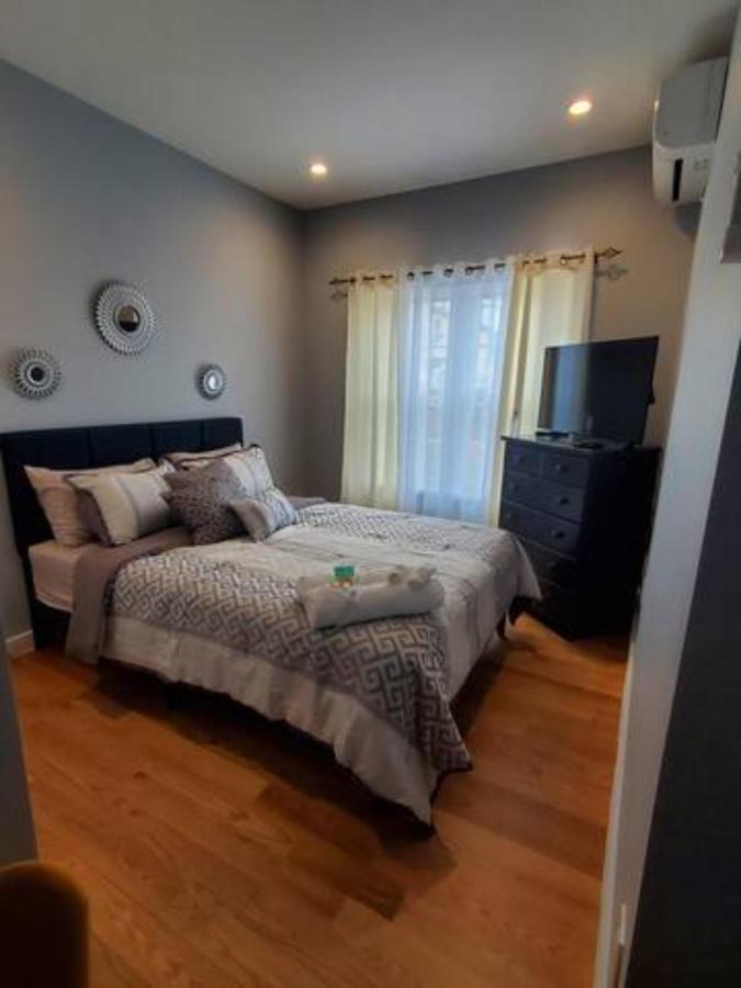 Located 10 Minutes From Jfk Airport * New York
