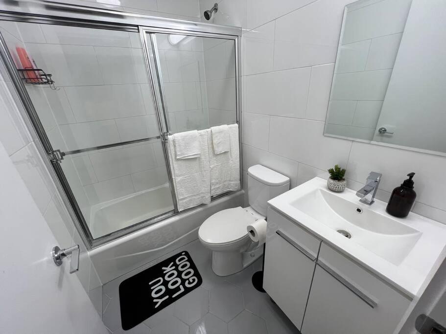Modern 2 Bedroom Apt W Pool Table In Heart Of Bklyn Apartment New York