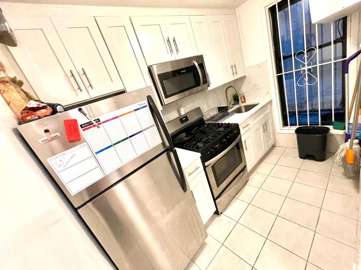 2 Bedrooms Flat 5 Minutes From Times Square Apartment