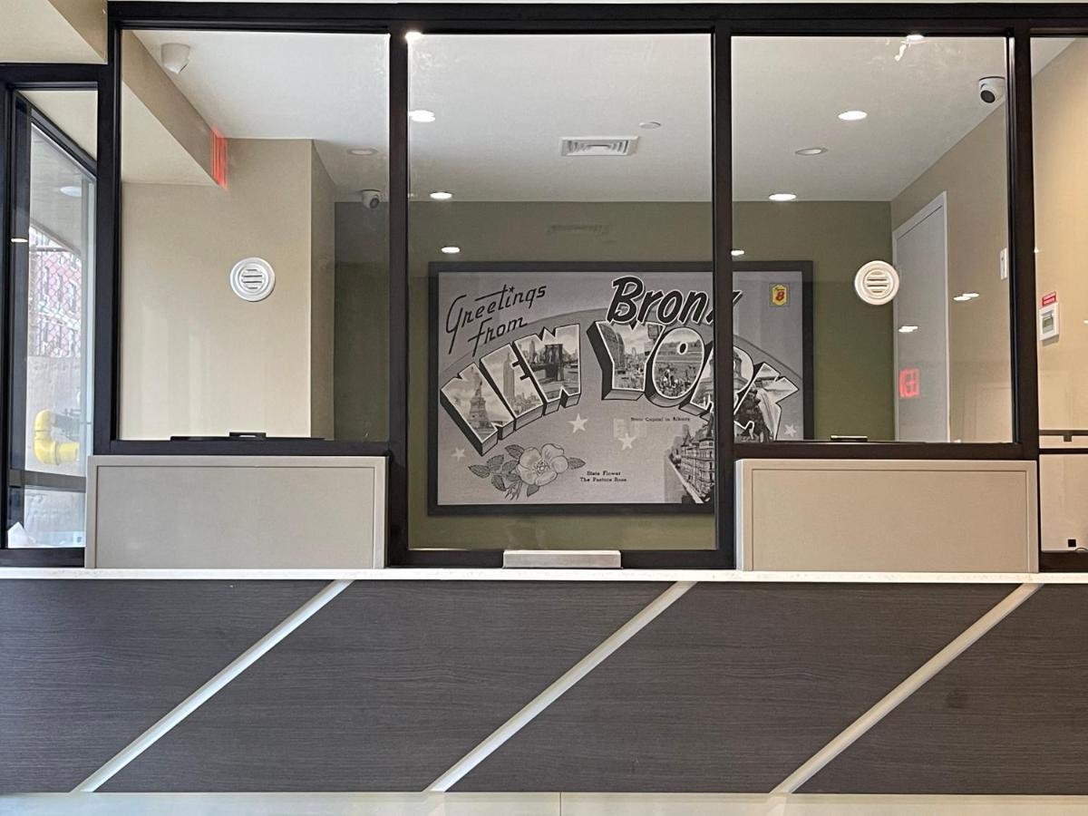 Super 8 By Wyndham Bronx Near Botanical Garden Hotel 2*