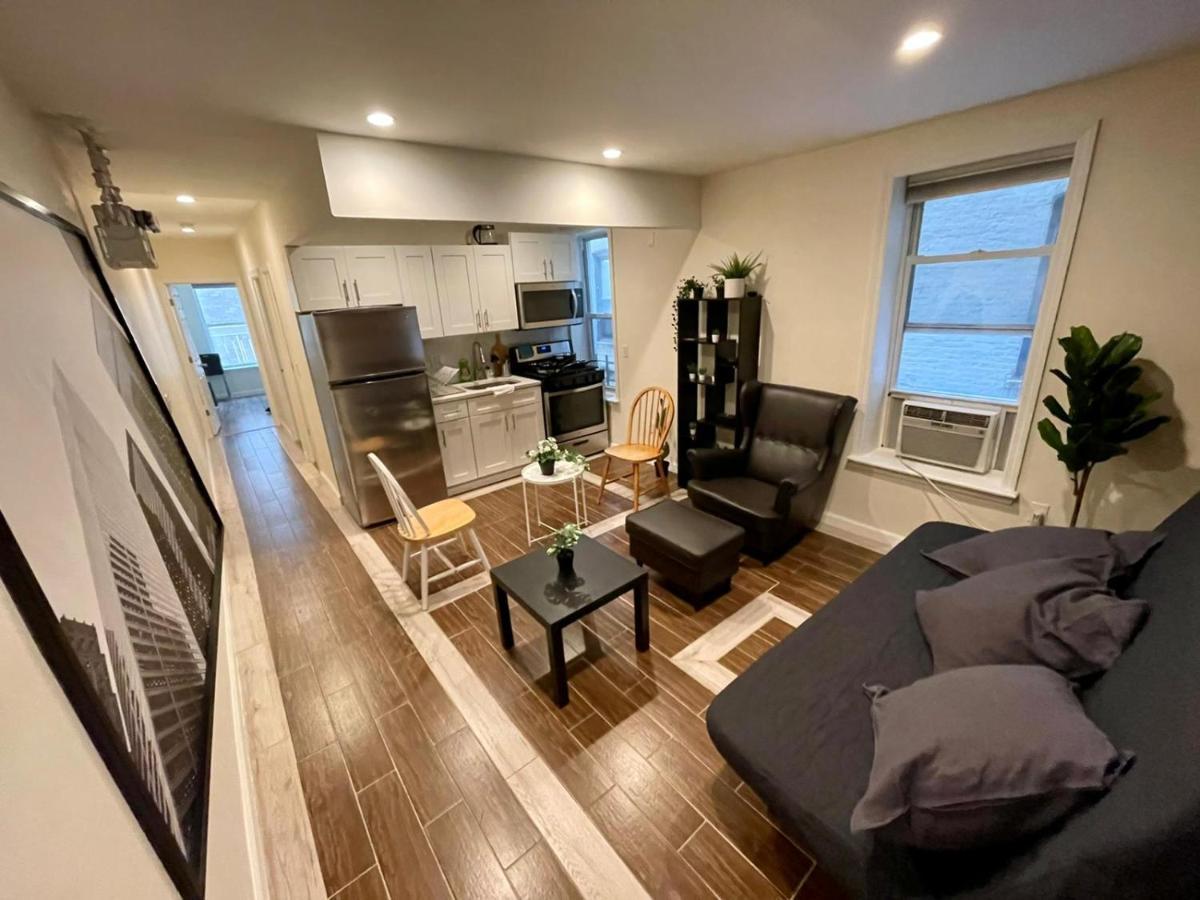 Elegant Private Close To Manhattan! - Is In A 2 Bedrooms Apartament And First Floor With Free Street Parking *
