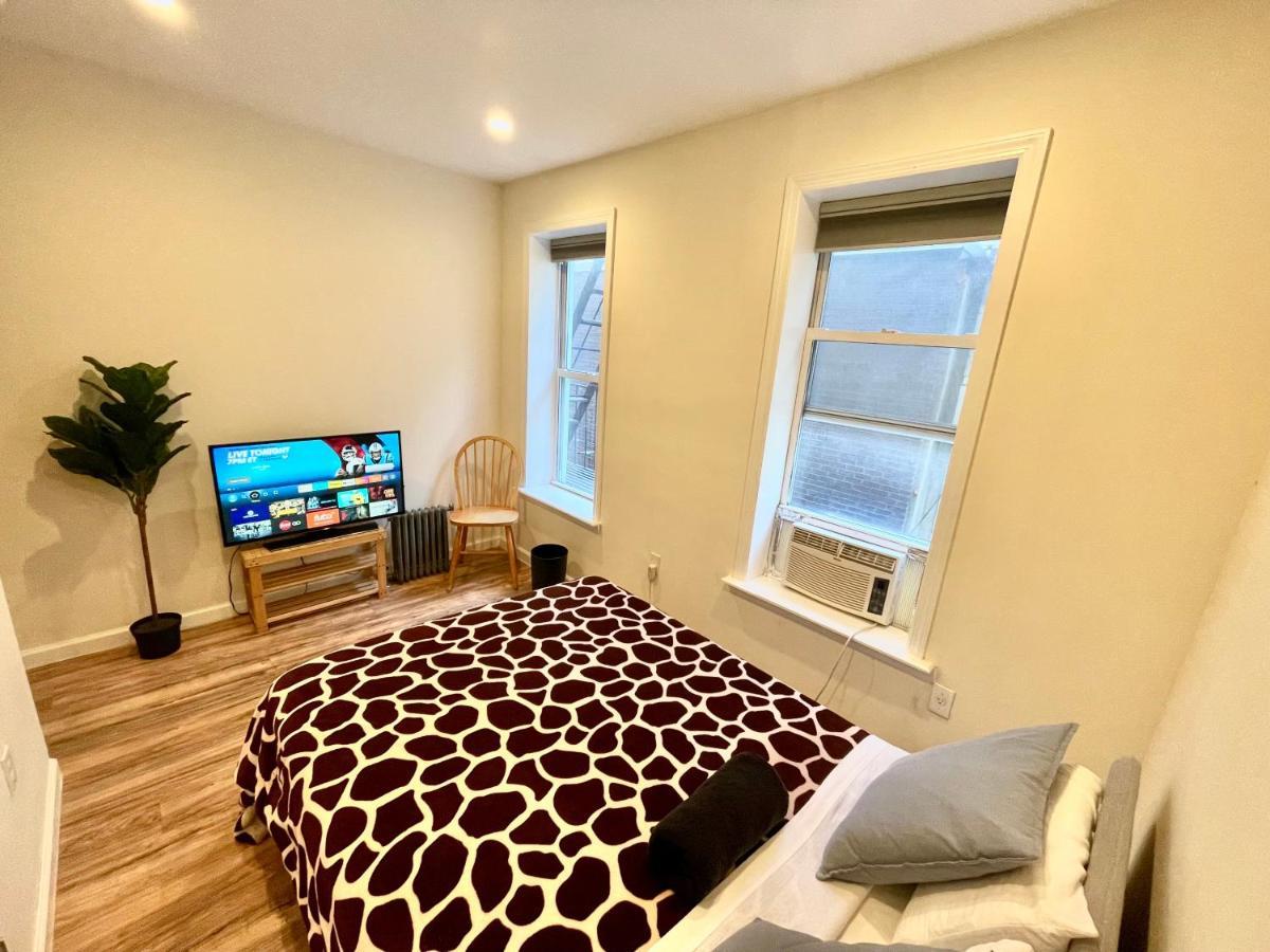 Elegant Private Close To Manhattan! - Is In A 2 Bedrooms Apartament And First Floor With Free Street Parking * New York