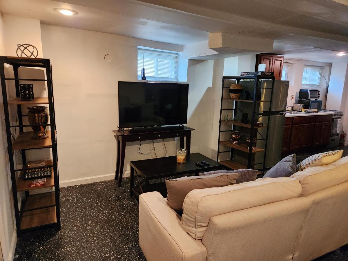 Cozy Studio; Lower Level Unit Apartment New York