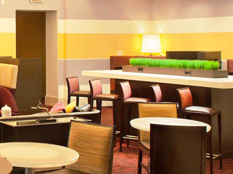 Hotel Courtyard By Marriott Jfk Airport 3*