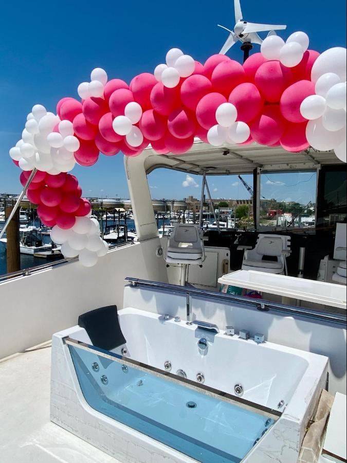 Cozy Ocean 3xdeck Yacht New York