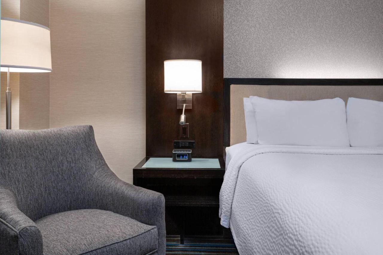 Courtyard Manhattan/times Square 3*