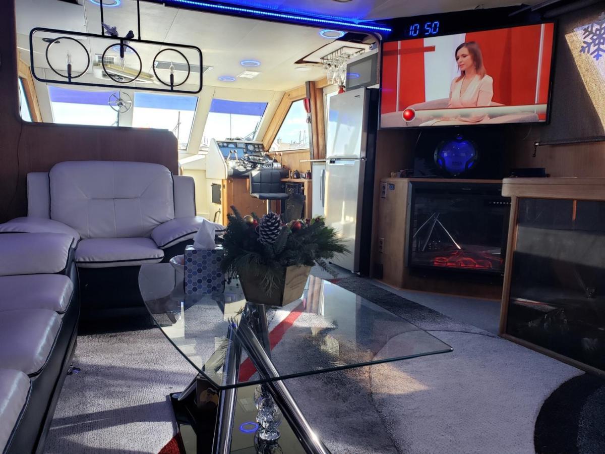 Botel Cozy Ocean 3xdeck Yacht New York