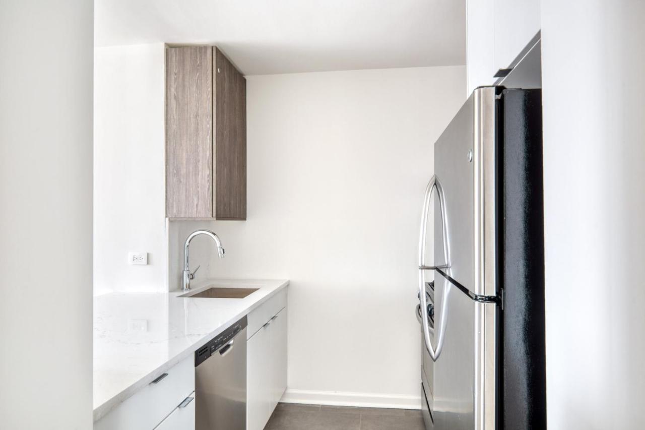 Midtown West 2br W Doorman Gym Wd Nr Times Sq Nyc-1068