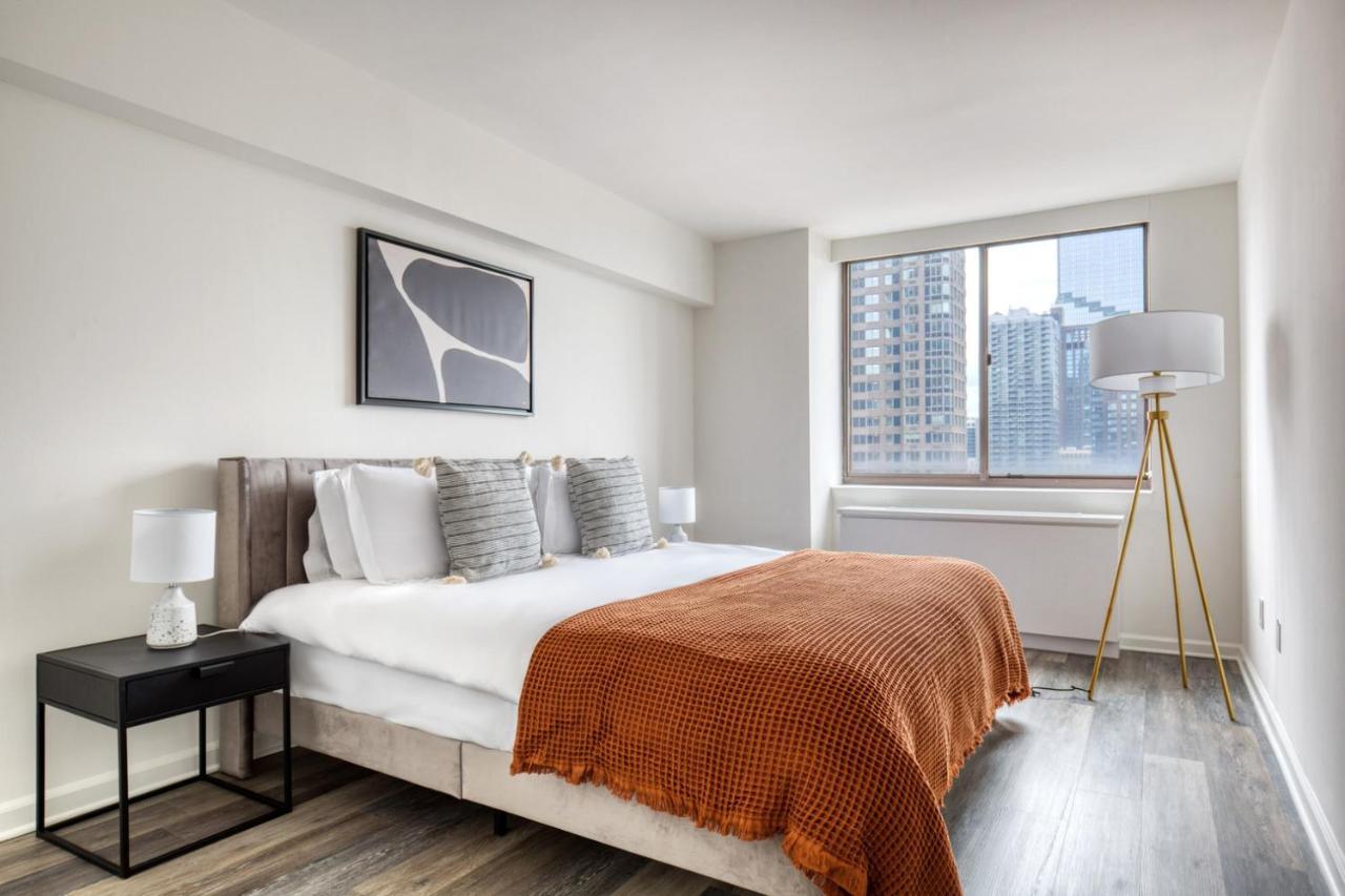 Midtown West 2br W Doorman Gym Wd Nr Times Sq Nyc-1068 Apartment *