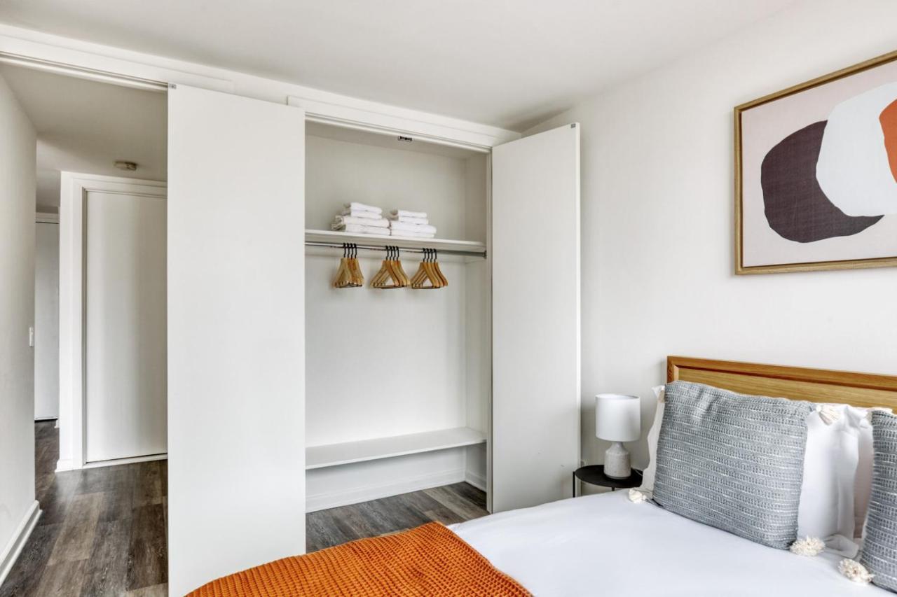 Midtown West 2br W Doorman Gym Wd Nr Times Sq Nyc-1068 Apartment