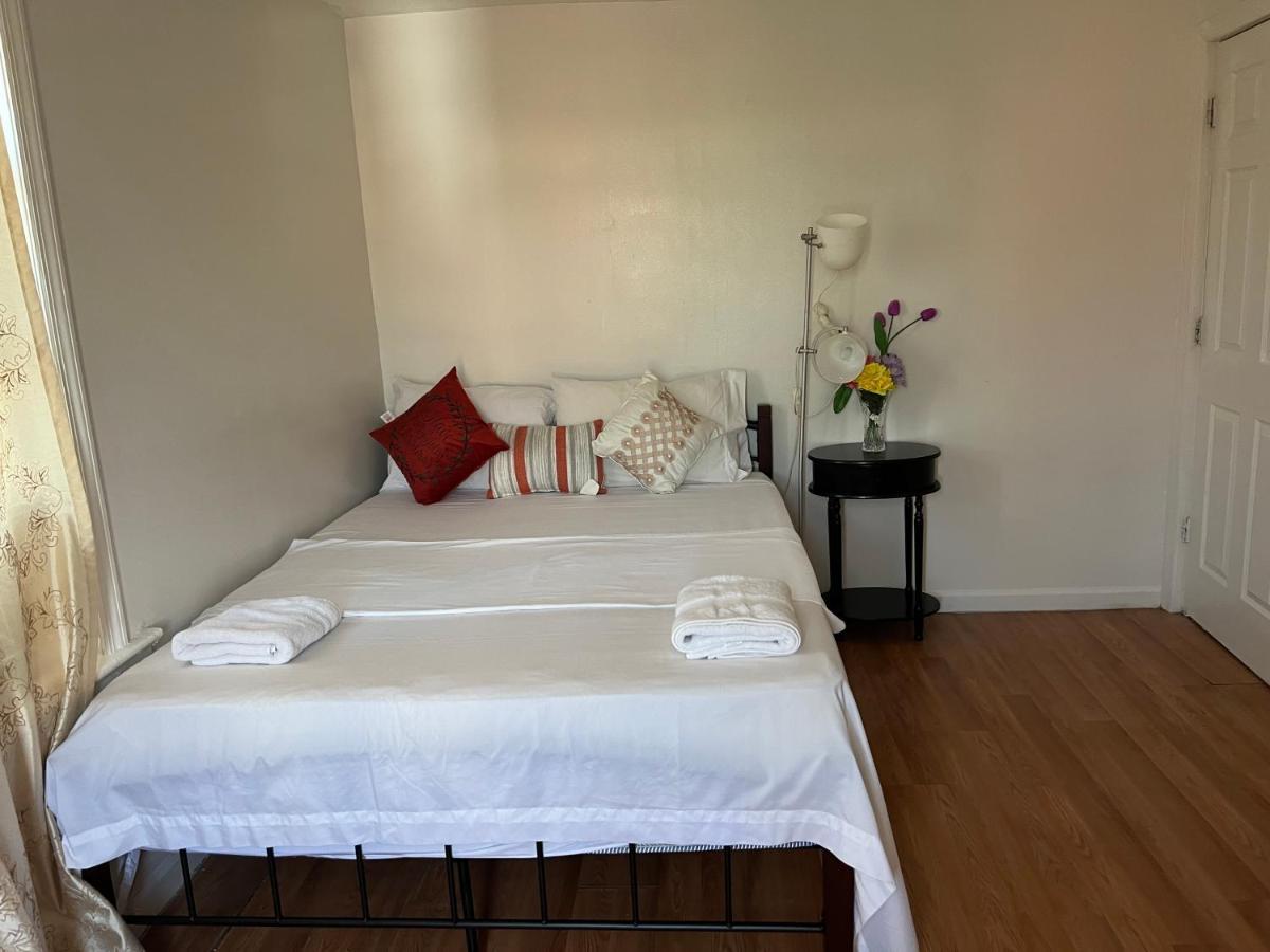 Affordable In Queens Guest house