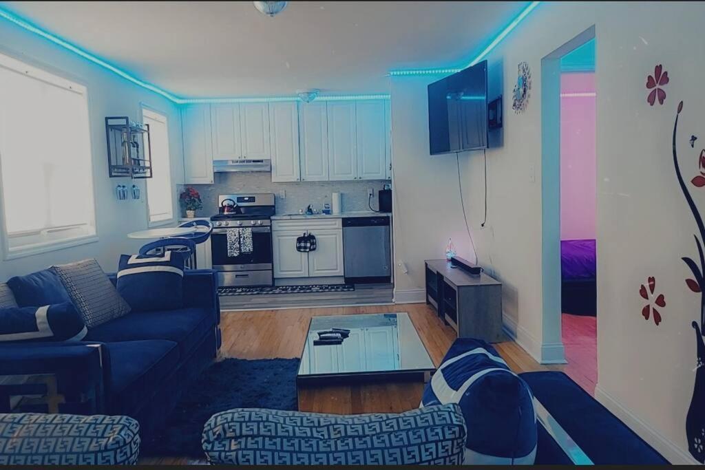 Apartment Townhouse In Oakland Gardens *